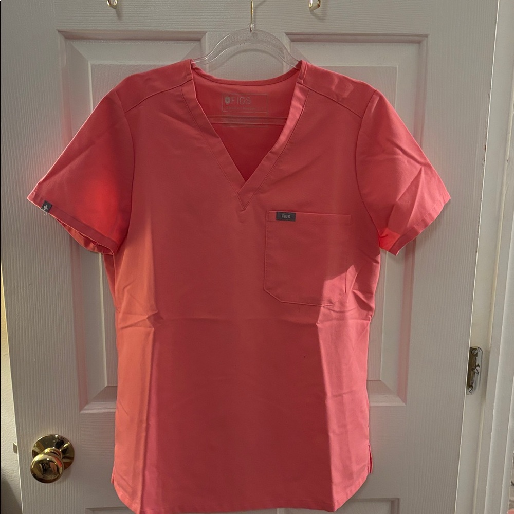 Figs women's Neon Pink Catarina- One-Pocket Scrub Top - S . Smoke free home